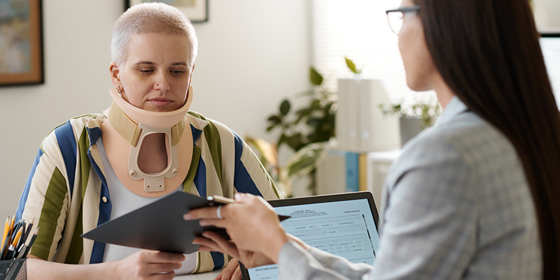 woman-with-personal-injury-speaking-about-claim-with-solicitor