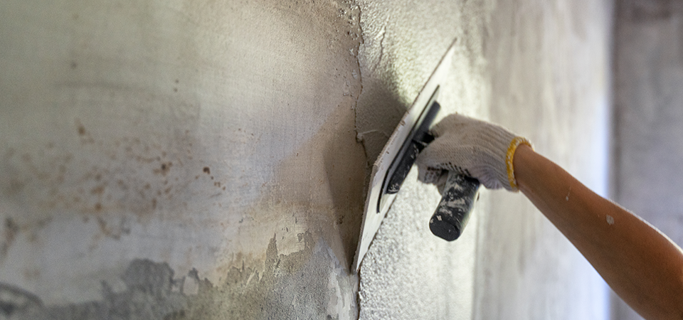 hand-lining-plaster-dilapidations-claims-blog-FEATURED