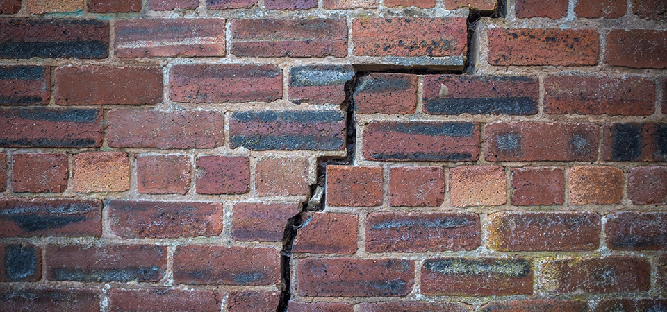 cracked-brick-wall-breach-of-commercial-lease-blog-FEATURED-IMAGE