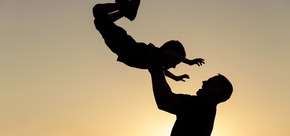 parent-and-child-playing-at-sunset-parental-responsibility-unmarried-fathers-blog-FEATURED-IMAGE